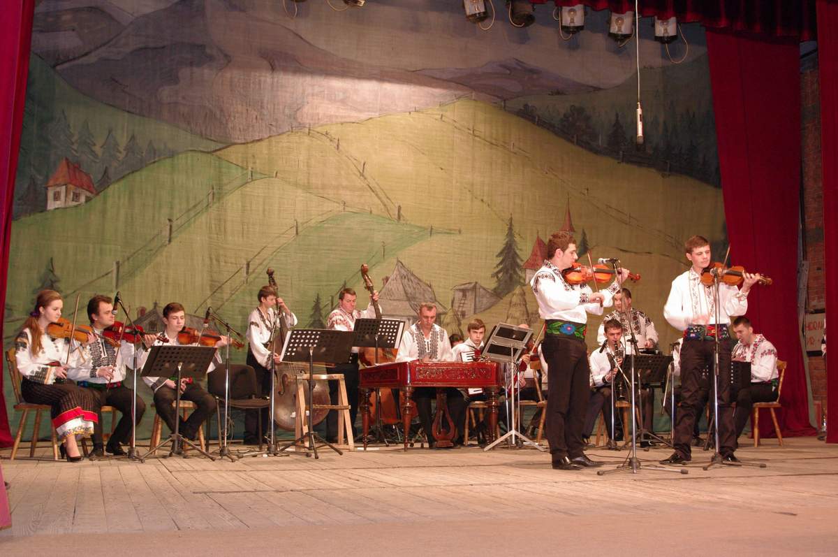 Mihai Cotos,  Narcis Rotaru, Orchestra Școlii Populare de Artă, Suceava