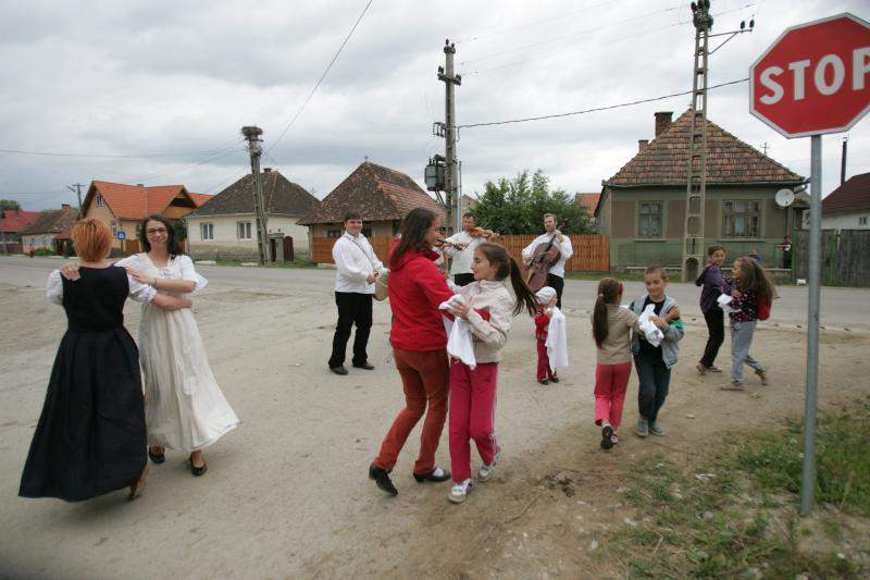 Copiii în roşu (FOTO László Mihály)